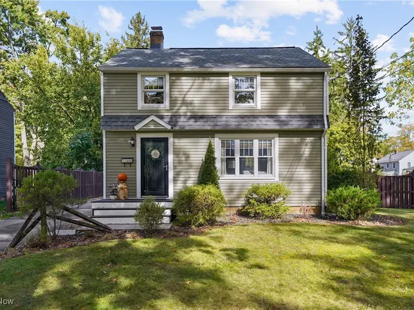 1070 W Riddle Ave, Ravenna, OH 44266