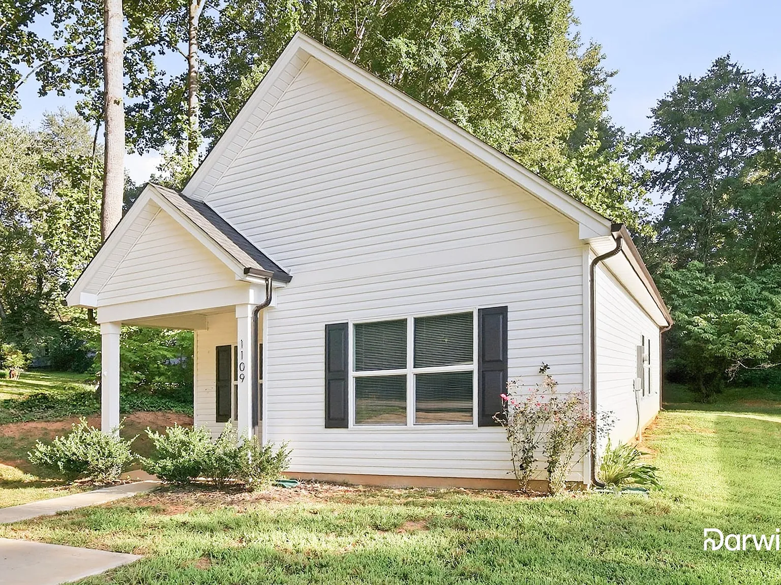 3 bed, 2.0 bath, 1108 sqft, $1,680 — Photo 2