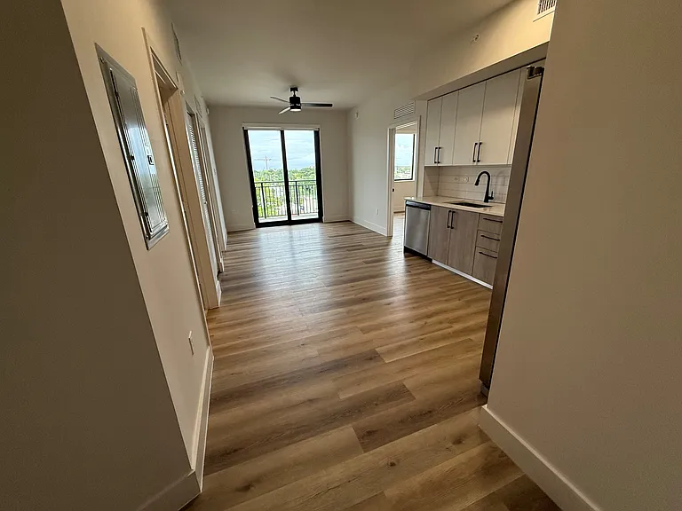 Bay Pointe Apartments — Photo 14
