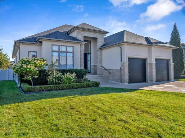 211 Robson Rd, Leamington, ON N8H 5R2