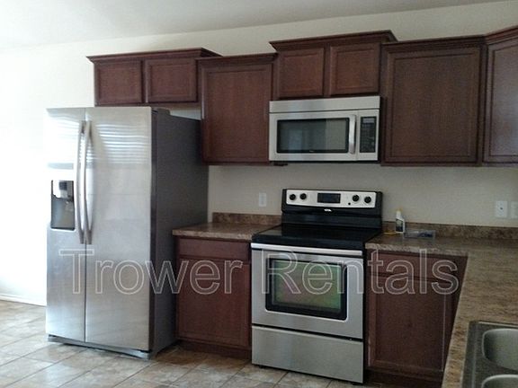 4th image of 920 Nolan Ryan Dr