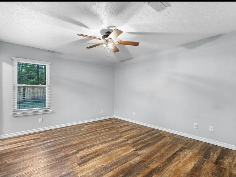 116 Fairoaks Dr — Photo 16