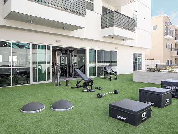 3rd image of 5115 Lankershim Blvd #L520