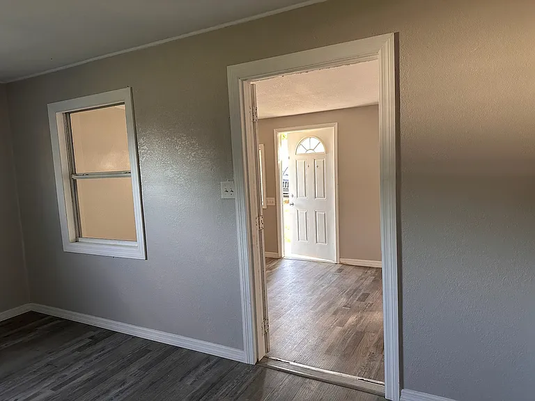 1418 Woodlawn Ave — Photo 8