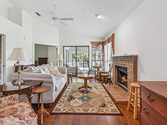 5th image of 22 Bay Tree Ct W