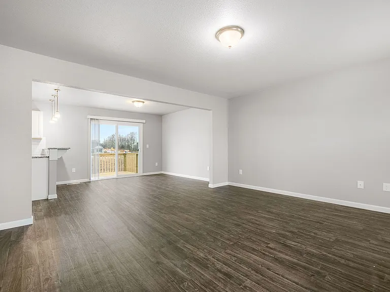 139 Schirmer Pkwy — Photo 5
