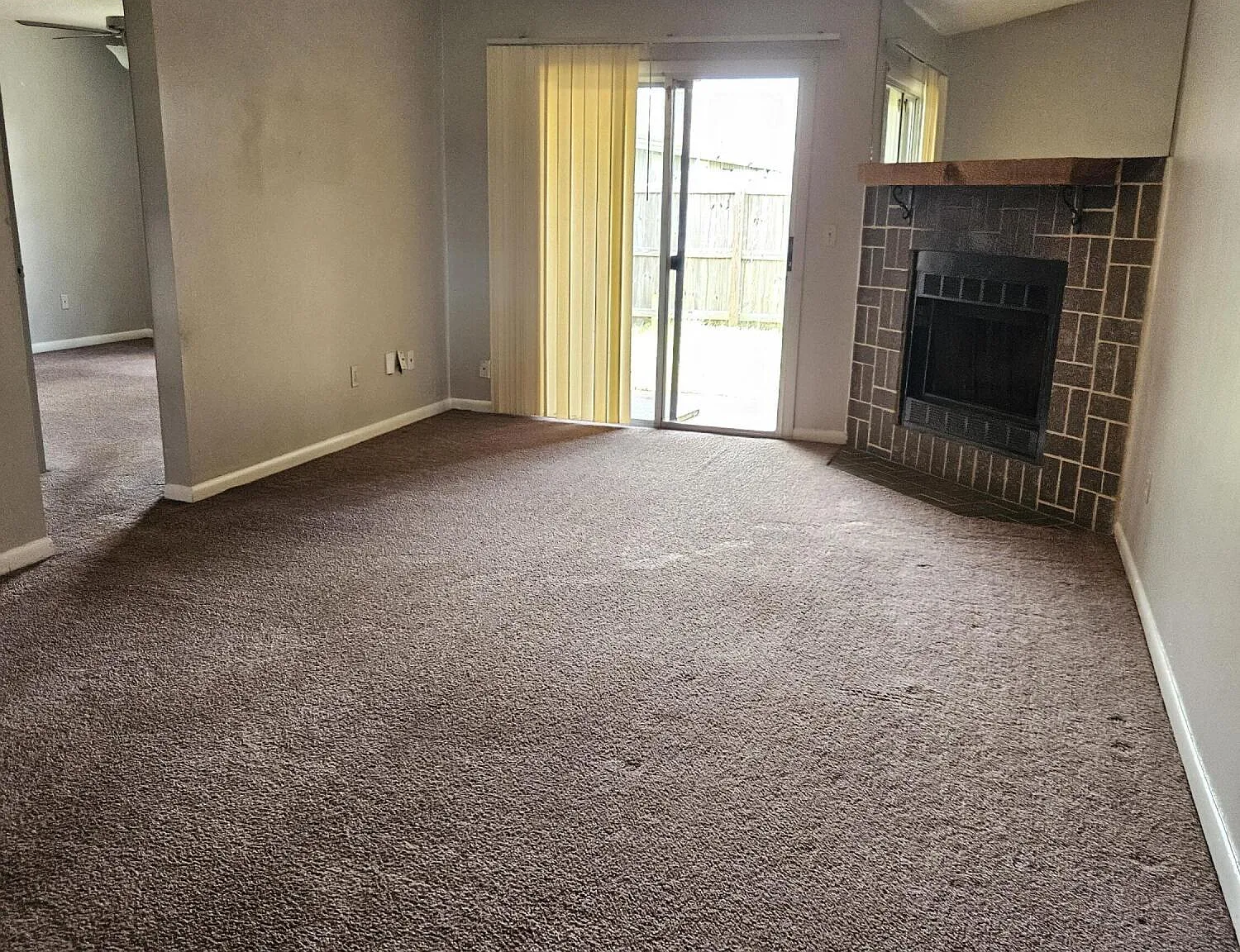 2 bed, 2.0 bath, 922 sqft, $1,200 — Photo 3
