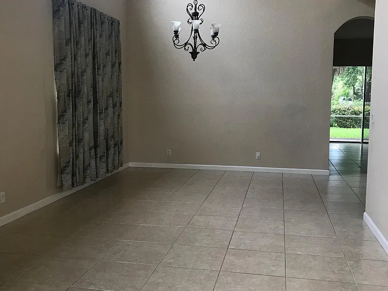 7092 Old Orchard Way — Photo 5
