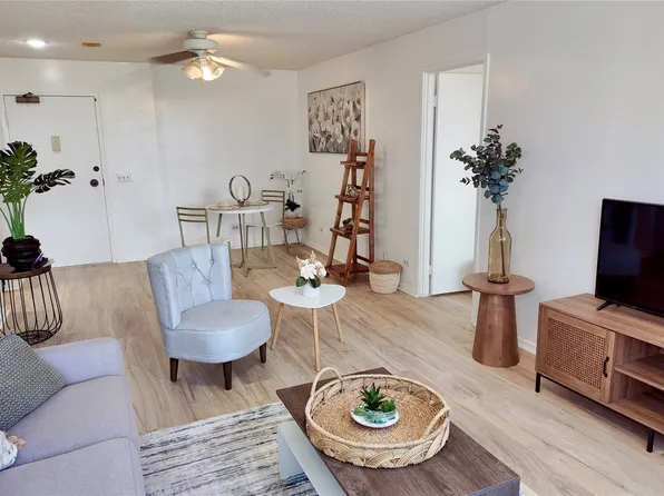 876 Curtis St APT 2109, Honolulu, HI 96813