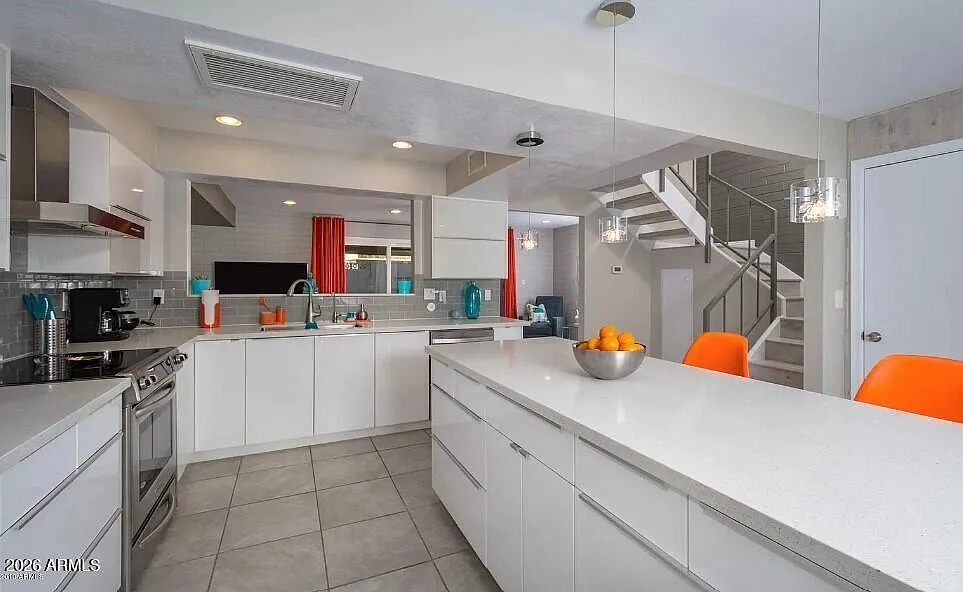 3 bed, 2.0 bath, 1472 sqft, $2,700 — Photo 4