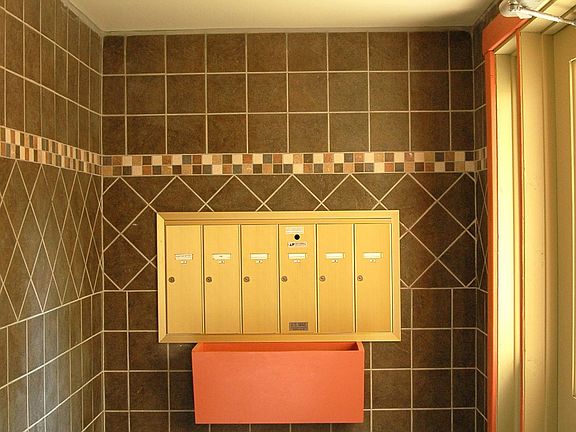 5th image of 7123 S Euclid Ave #104