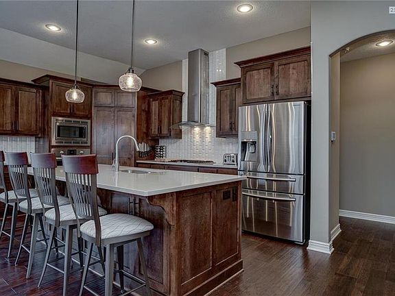 5th image of 312 SE Mill Creek Dr