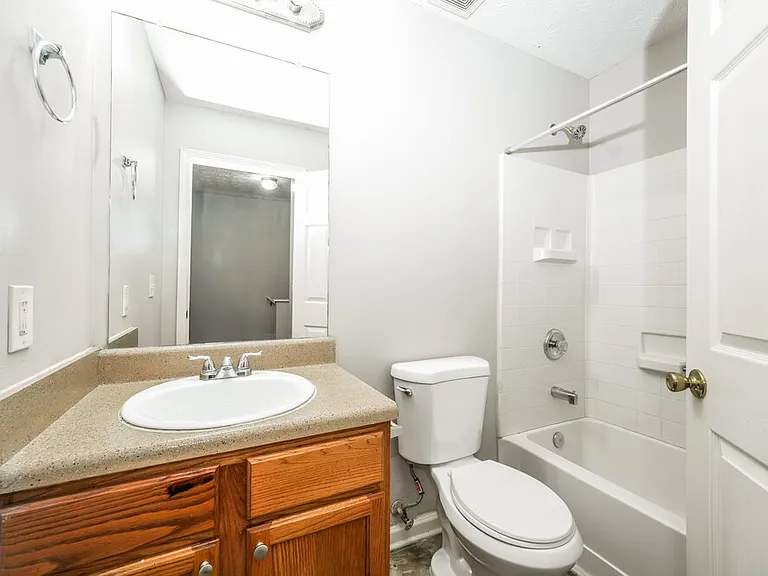 2286 Strathmoor Manor Dr — Photo 16