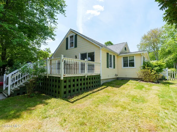 7 Fairfield Road, Averill Park, NY 12018