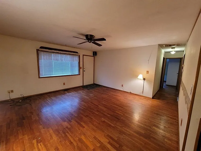 801 E Gerhart St — Photo 3