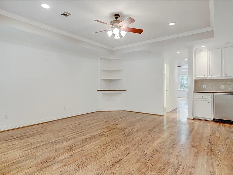 6341 Mercer St — Photo 9