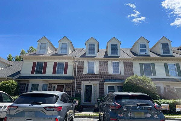 1st image of 806 Saratoga Ct