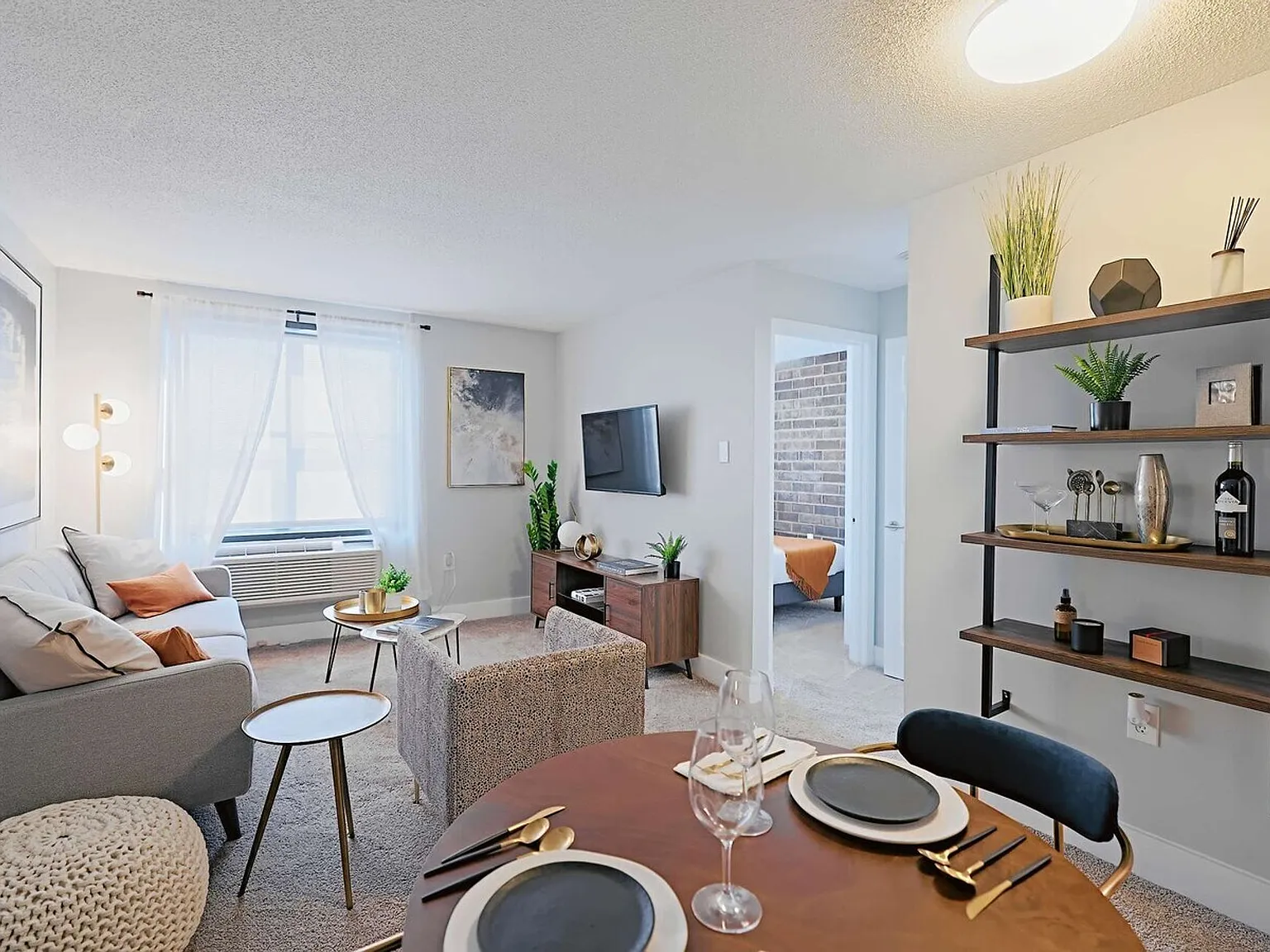 EMR Apartments — Photo 2