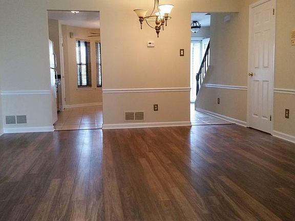3rd image of 13 Ardsley Ct