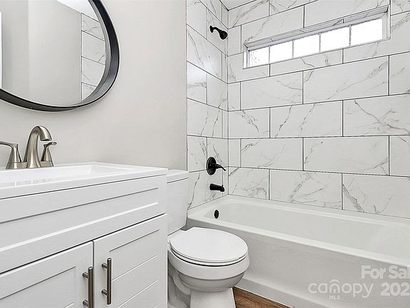 5th image of 4032 Dinglewood Ave