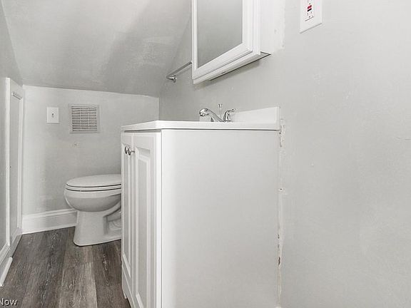 5th image of 883 Eloise Dr