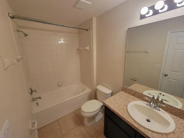 9571 Silver Buttonwood St, Orlando, FL 32832