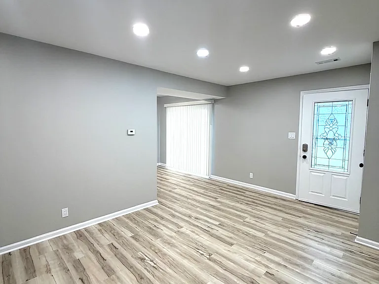 2338 Carnation Dr — Photo 9