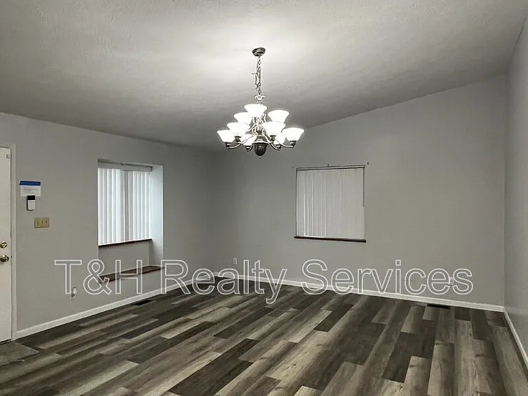 5945 Parterra Dr — Photo 2