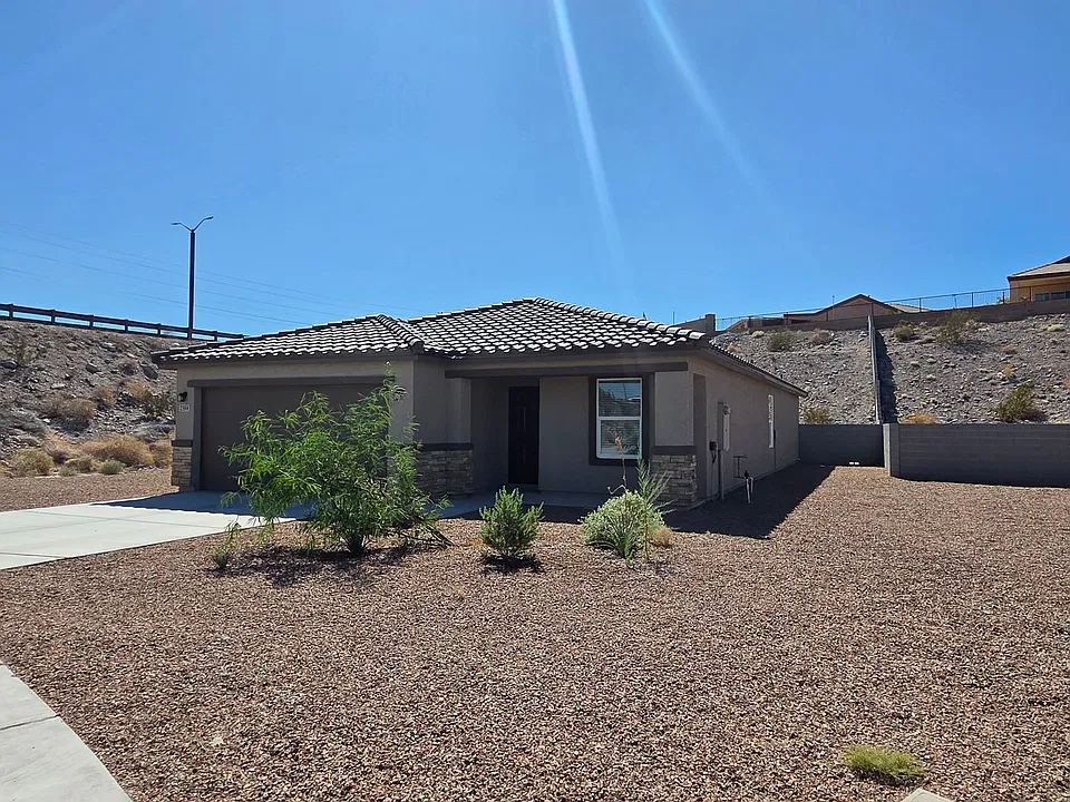 2594 Aaron Pl