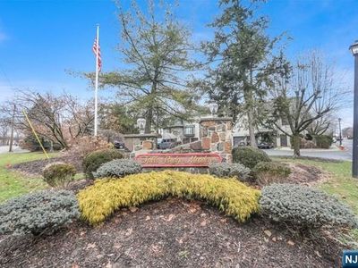 10 Falls Bridge Dr, Totowa, NJ, 07512