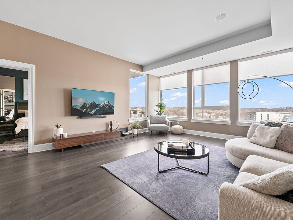 1st image of 400 W North St APT 1218