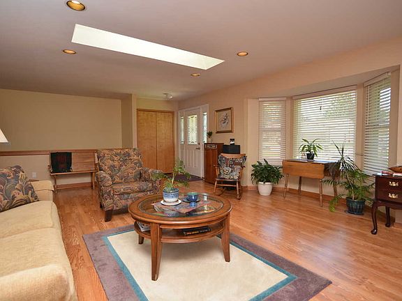 2nd image of 2040 Quail Run Dr