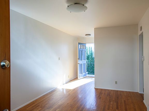 3rd image of 1916 Whitley Ave #1