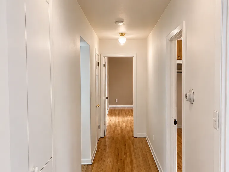 611 W Mulberry St — Photo 8