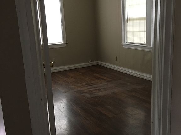 3rd image of 929 S Eastern Ave