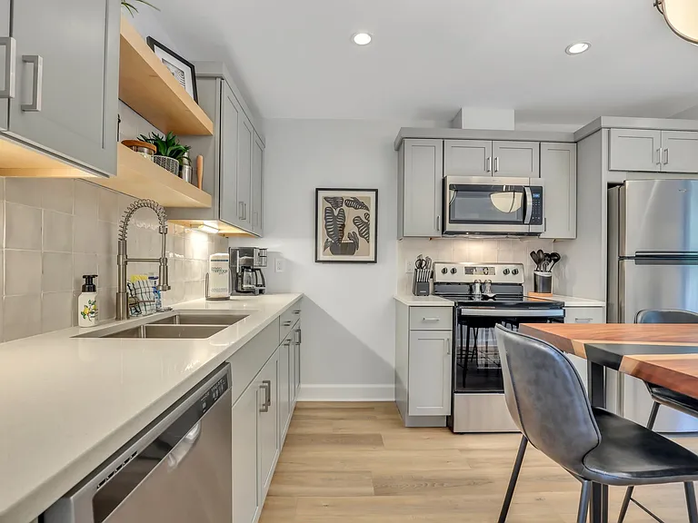101 E Gaston St #1A — Photo 9