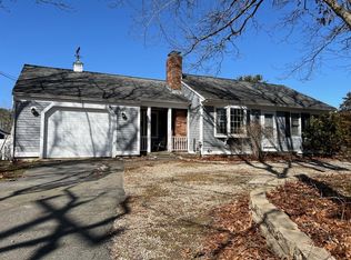 909 Phinneys Ln, Barnstable, MA 02630