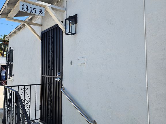 4th image of 1315 W 102nd St #1/2