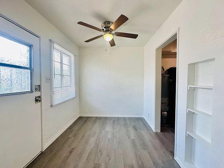 1 Bedroom Cottage Style Homes! — Photo 11