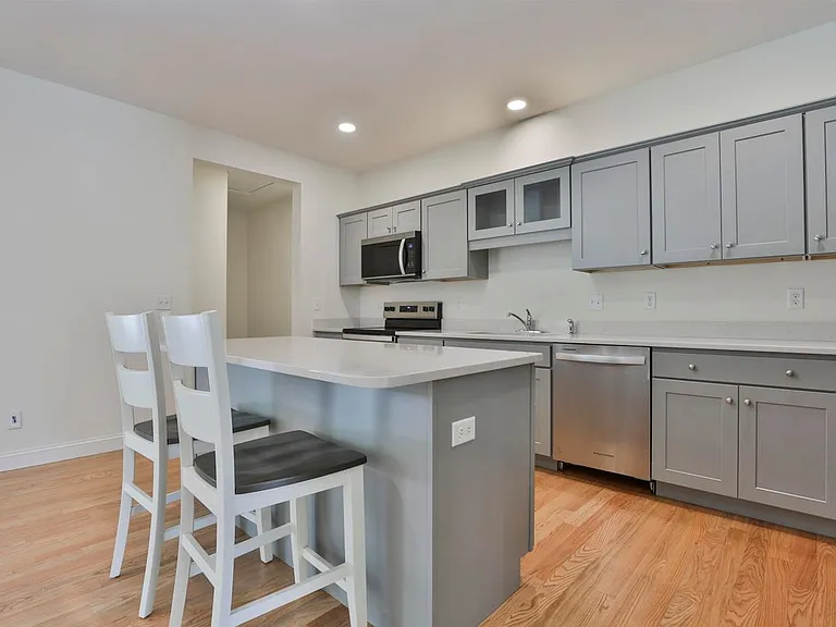 22 Reeds Ferry Way — Photo 12