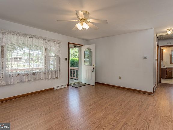 4th image of 112 Massie Ln