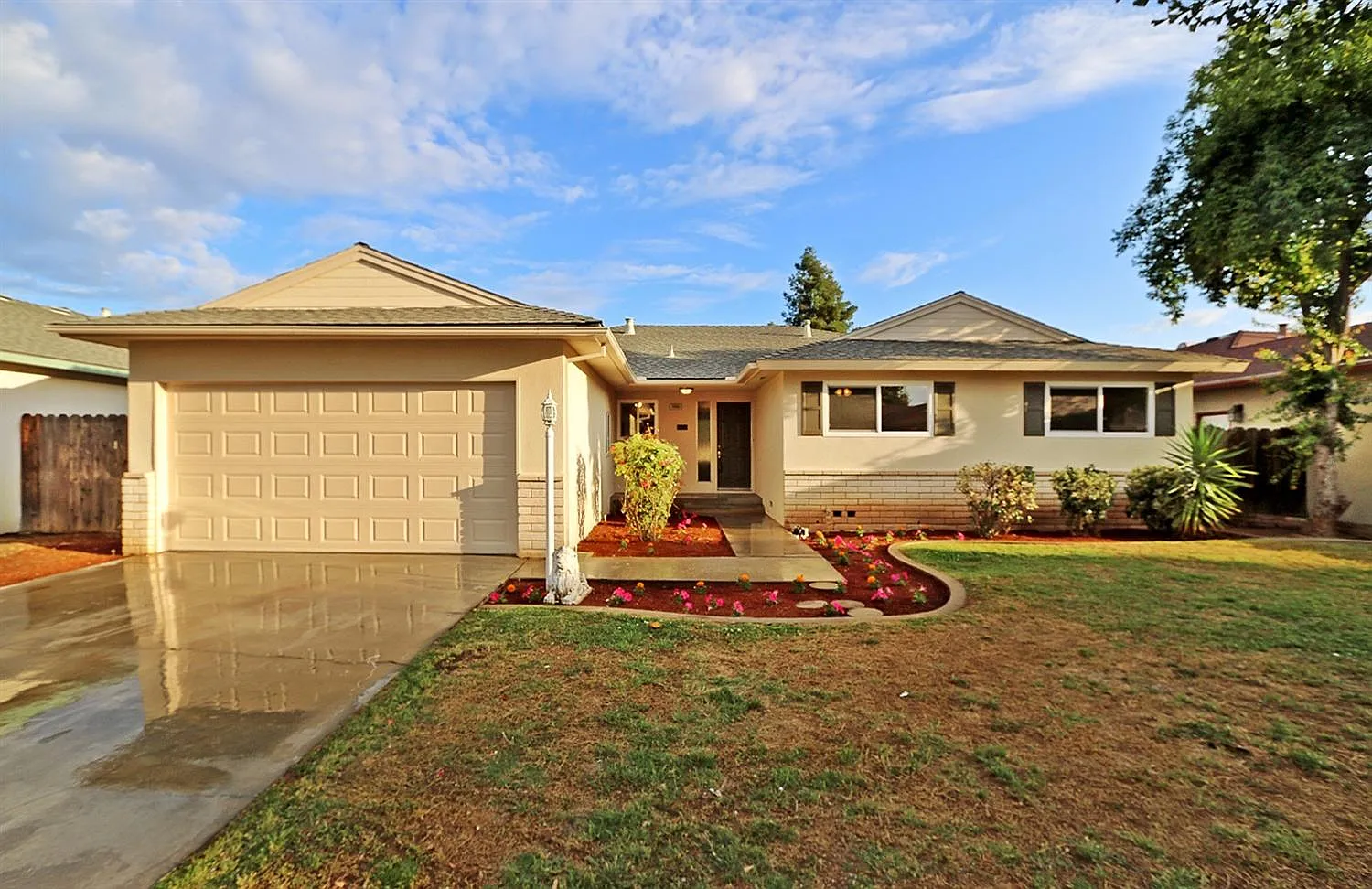 1545 E Vartikian Ave photo 1