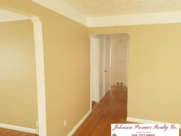3rd image of 18517 Shiawassee Dr
