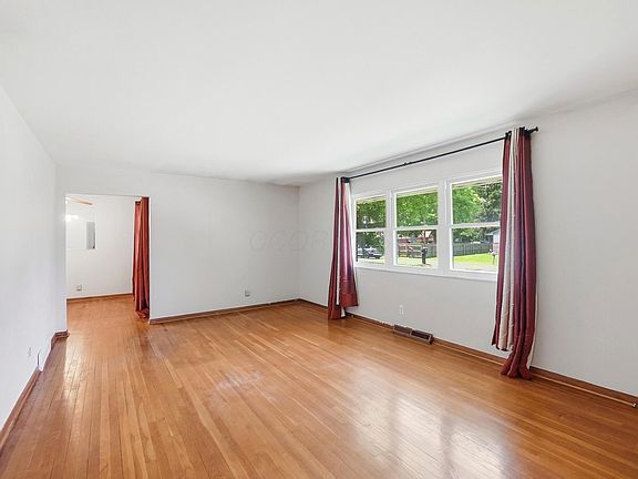 5th image of 133 Summit Ridge Dr