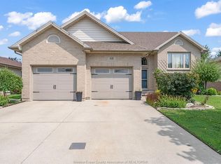 68 Wakefield Ave, Leamington, ON N8H 5J8