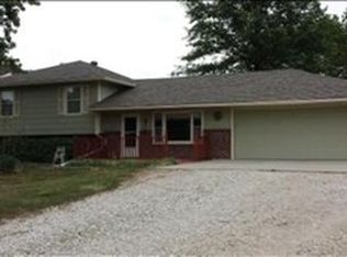 4790 NE Kincaid Rd, Topeka, KS 66617