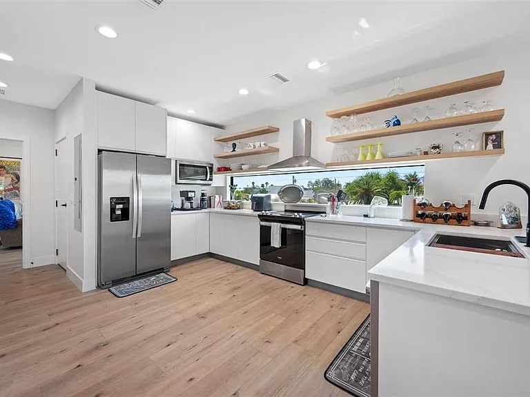 2200 Bay Blvd #A — Photo 11