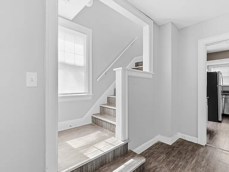 936 Whitby Rd — Photo 8