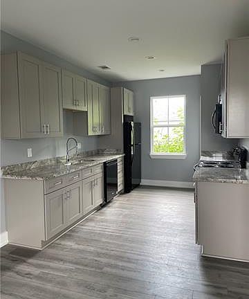 3rd image of 1224 Jourdan Ave