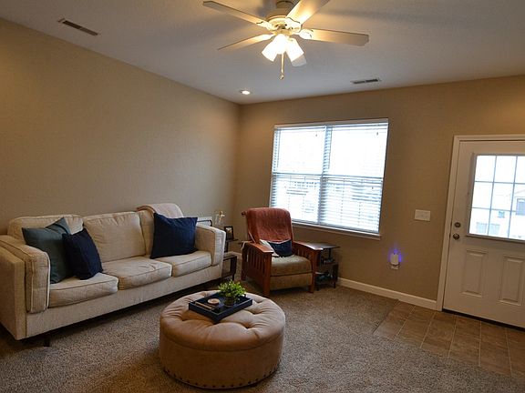 4th image of 605/607 W Laharpe St